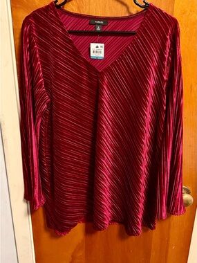 NWT Alfani Women's Deep Wine V-Neck Pleated Velvet Top